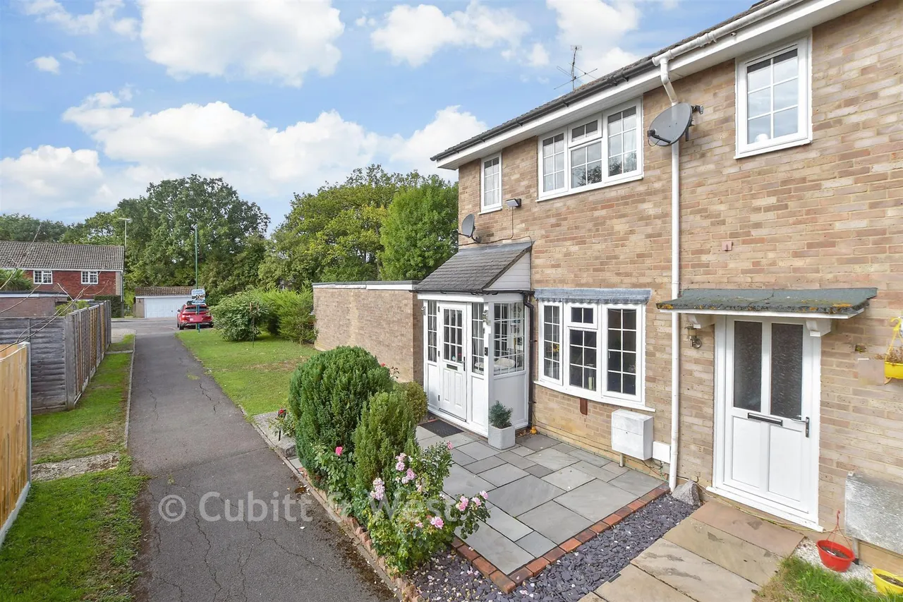 The Fieldings, Southwater, RH13, photo 12