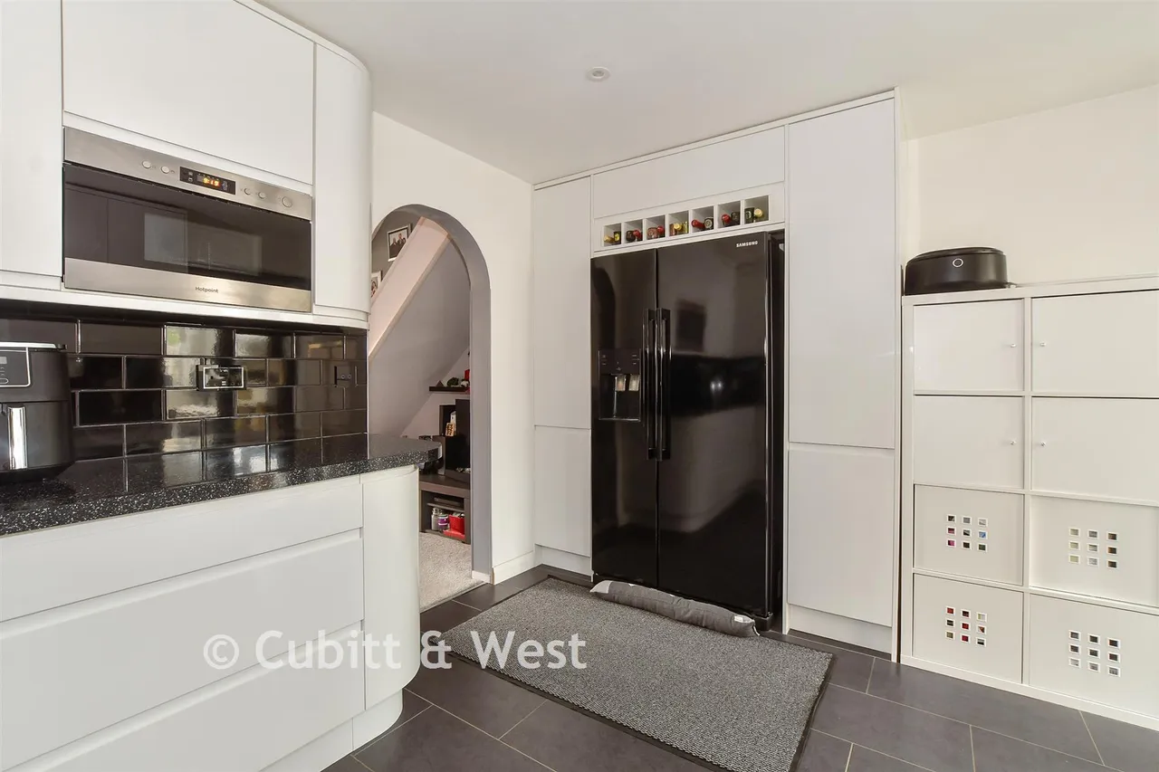 The Fieldings, Southwater, RH13, photo 6
