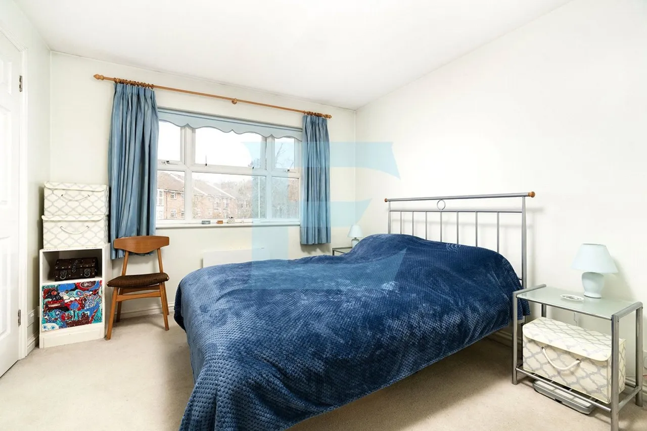 Bunns Lane, Mill Hill, NW7, photo 6
