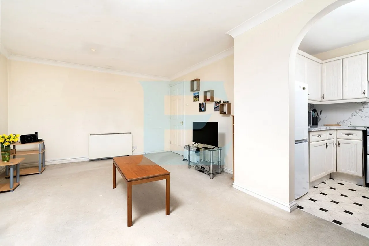Bunns Lane, Mill Hill, NW7, photo 2