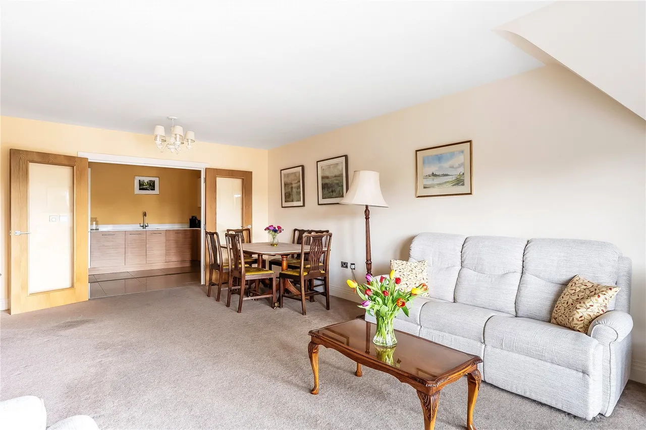 Station Approach, Oxted, RH8, photo 4