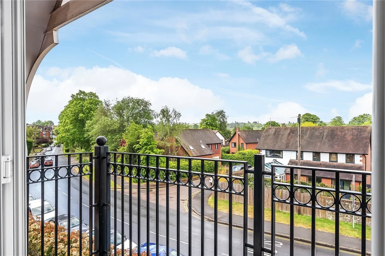 Station Approach, Oxted, RH8, photo 9