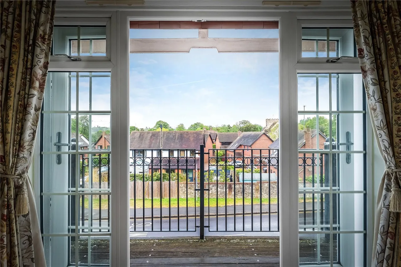 Station Approach, Oxted, RH8, photo 8