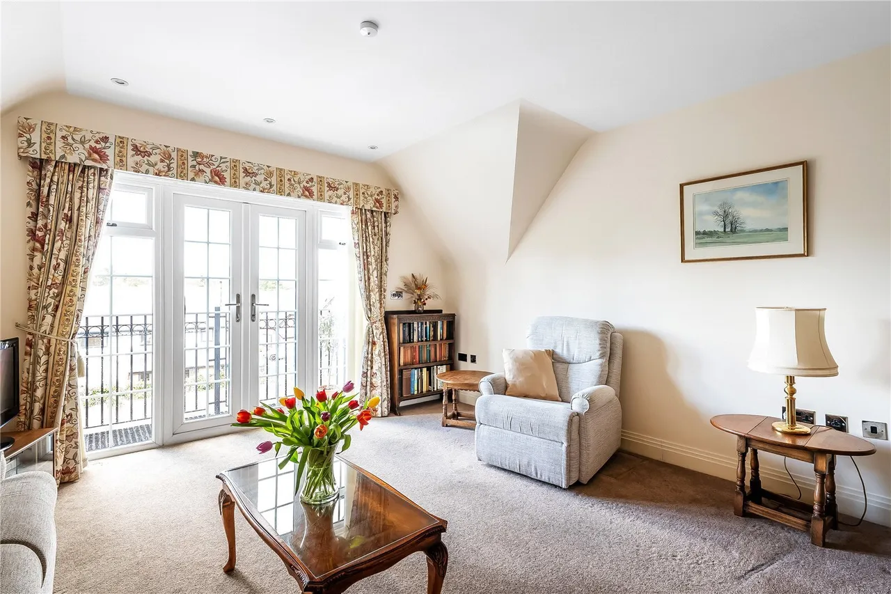 Station Approach, Oxted, RH8, photo 3