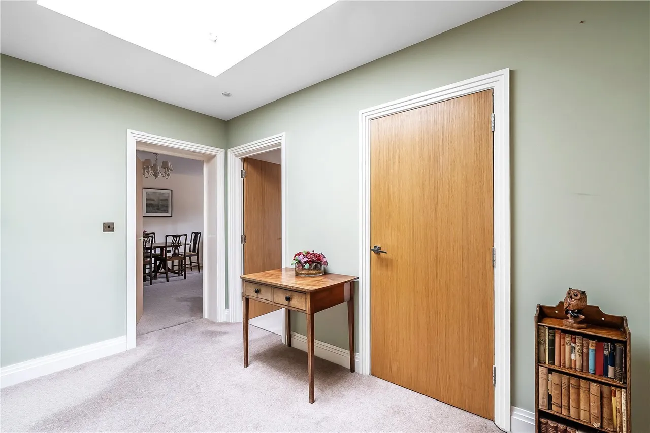 Station Approach, Oxted, RH8, photo 14