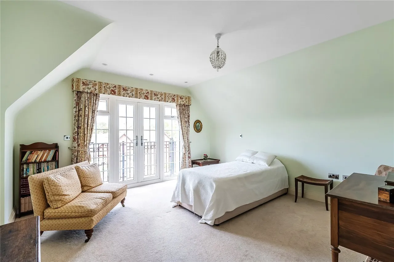 Station Approach, Oxted, RH8, photo 17