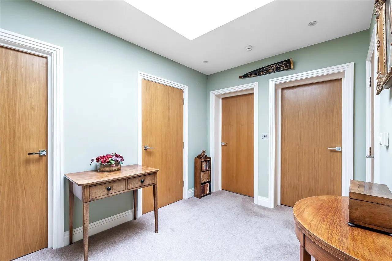 Station Approach, Oxted, RH8, photo 13