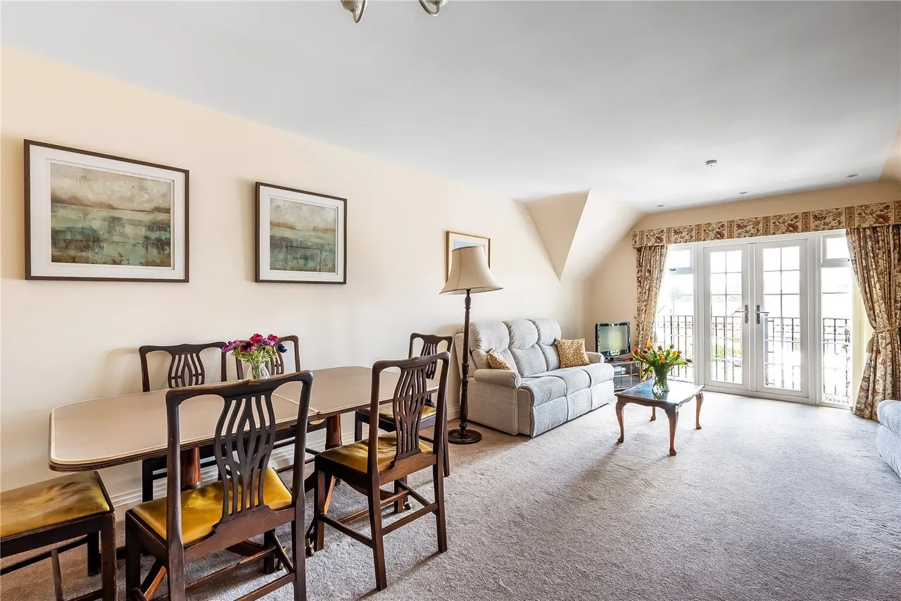 Station Approach, Oxted, RH8, photo 2