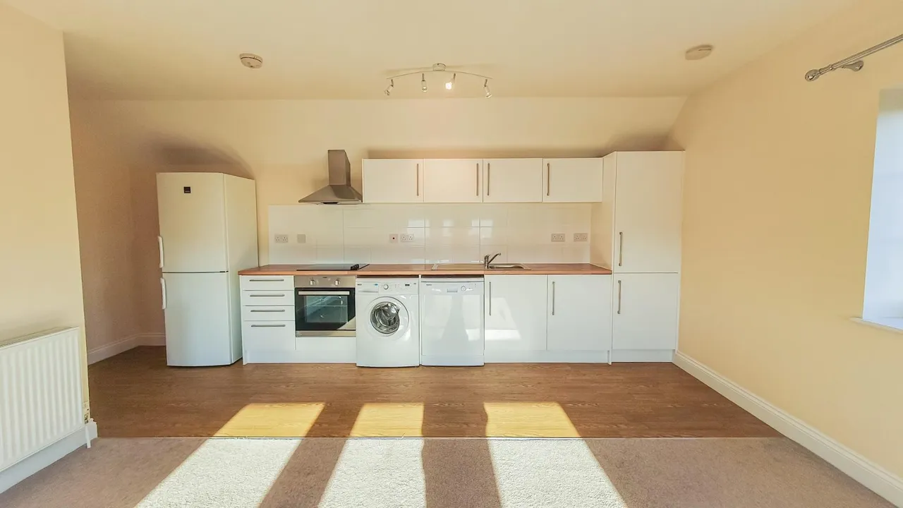 Willow Tree Lodge Cozens Lane East, Wormley, Herts EN10 6GQ, photo 2