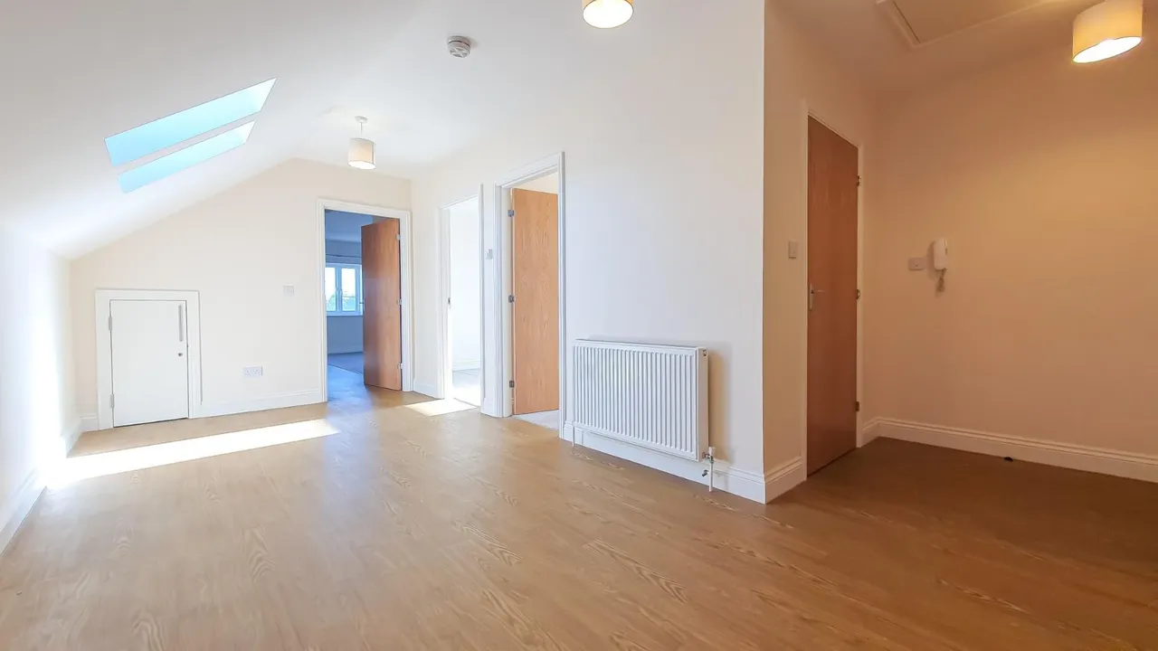 Willow Tree Lodge Cozens Lane East, Wormley, Herts EN10 6GQ, photo 6