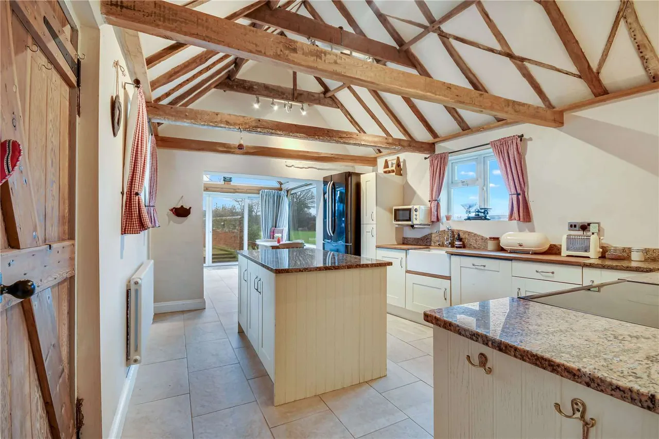Hilliards Road, Great Bromley, Colchester, CO7 7UT, photo 2