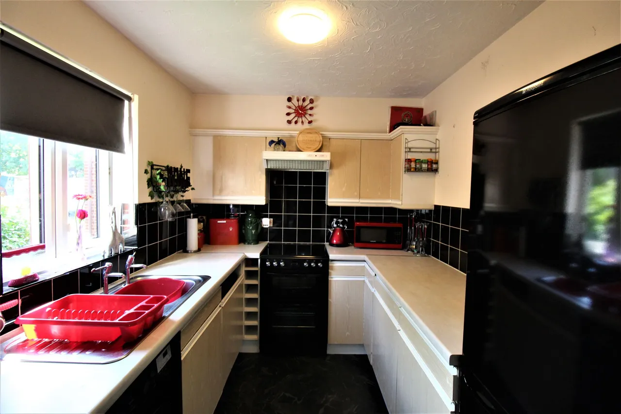 Brimfield Road, Purfleet, Essex, RM19 1RQ, photo 4