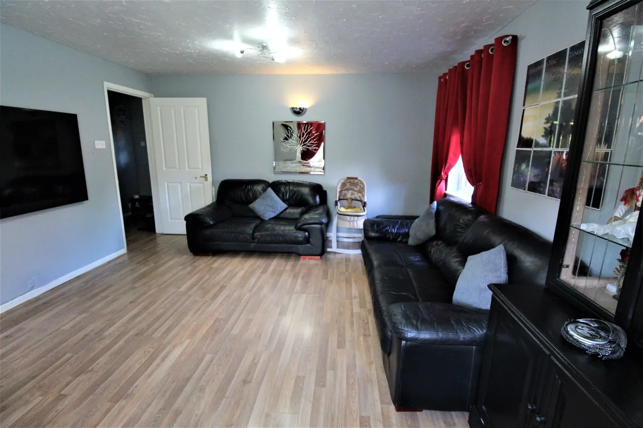 Brimfield Road, Purfleet, Essex, RM19 1RQ, photo 3