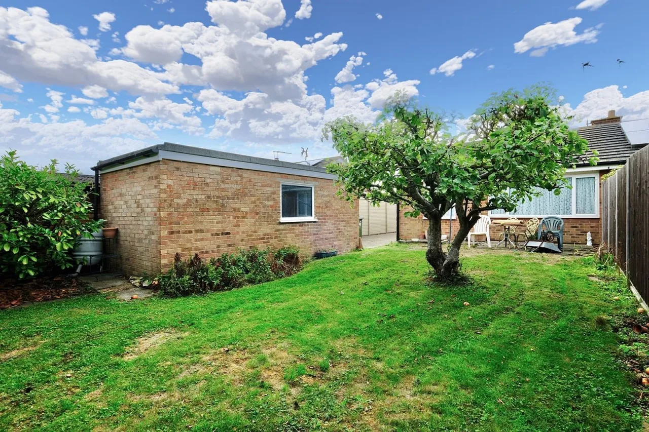 Glebe Road, Sawtry, PE28, photo 8