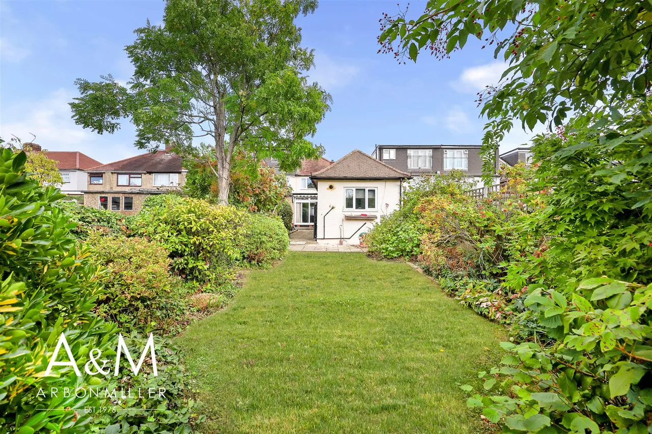The Glade, Clayhall, IG5, photo 27