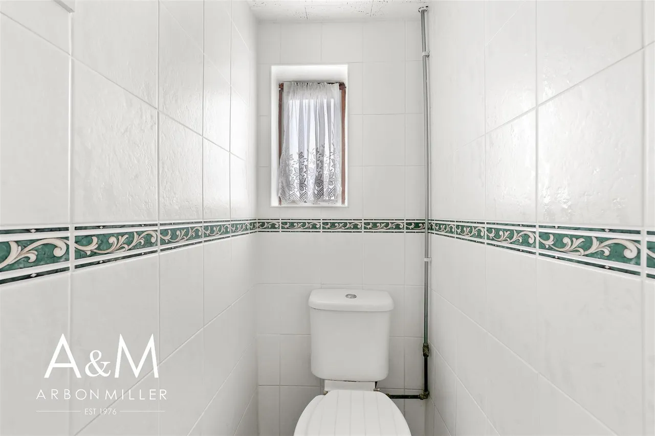 The Glade, Clayhall, IG5, photo 21