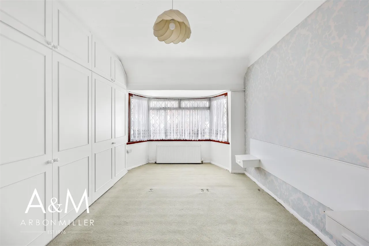 The Glade, Clayhall, IG5, photo 18