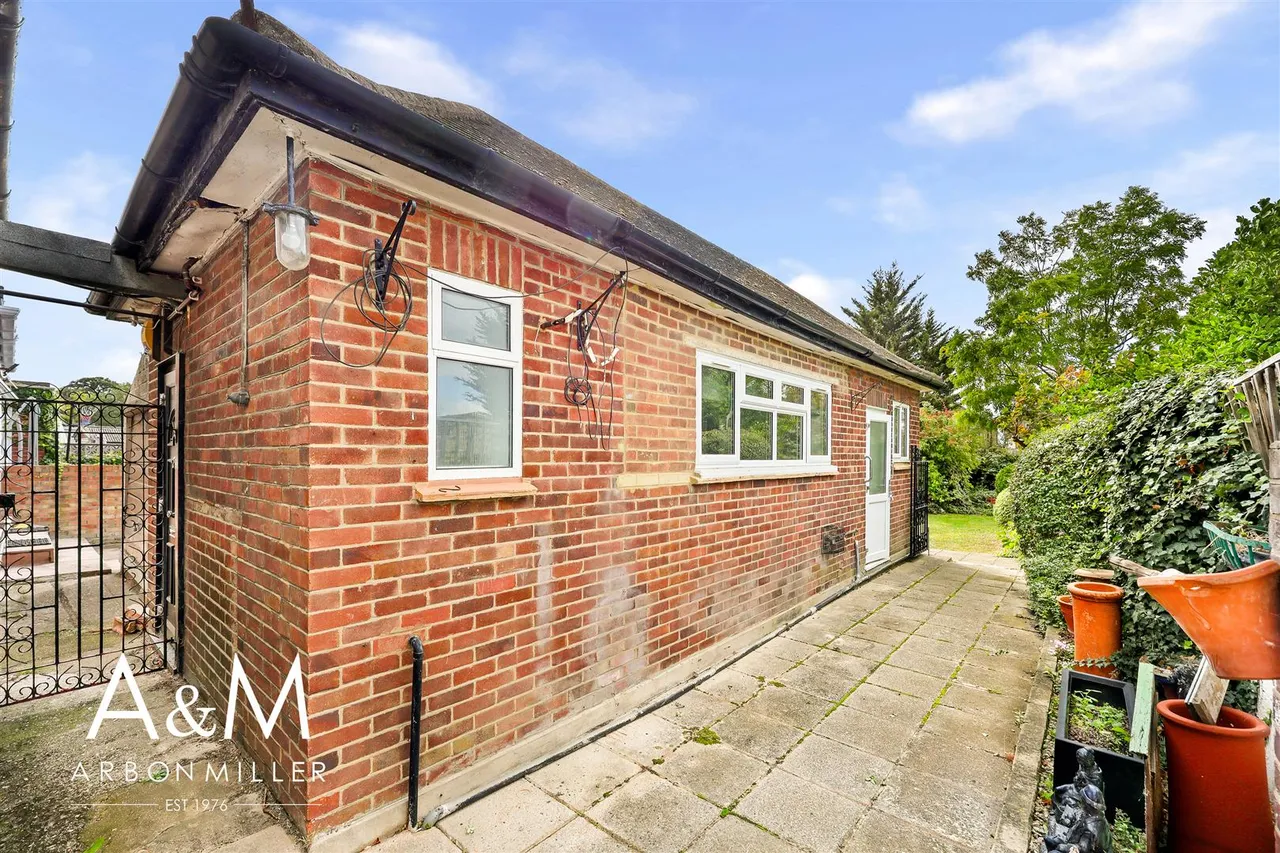 The Glade, Clayhall, IG5, photo 31