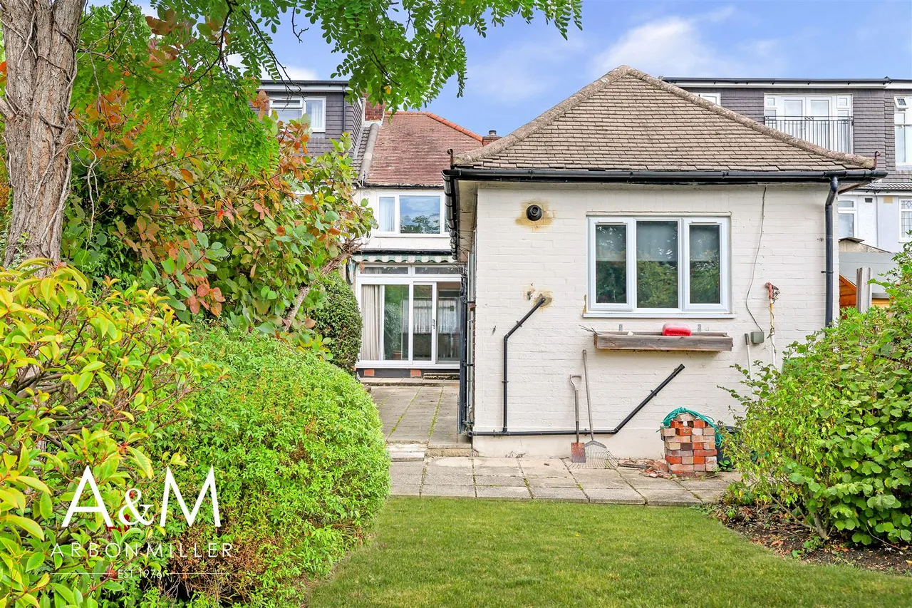 The Glade, Clayhall, IG5, photo 28
