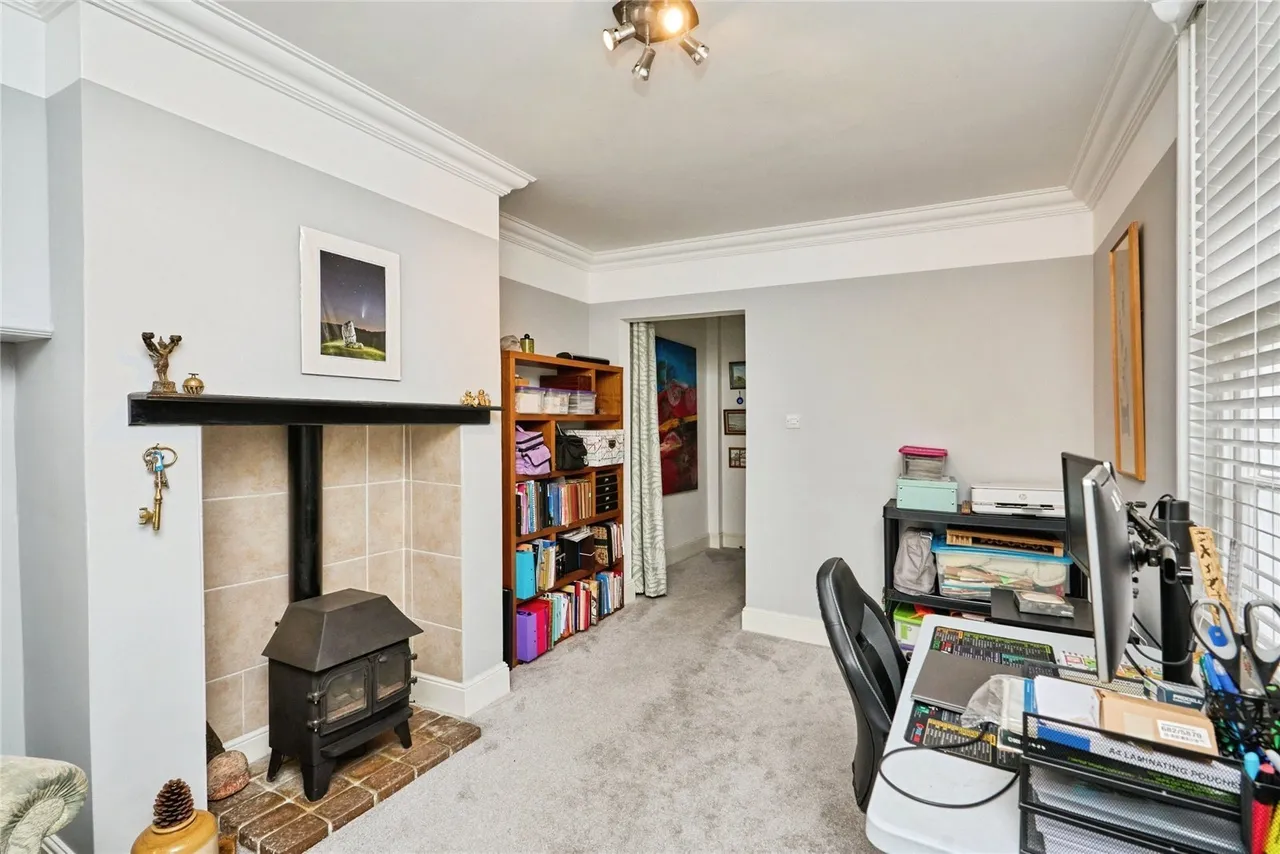 Carisbrooke Road, Newport, PO30, photo 8