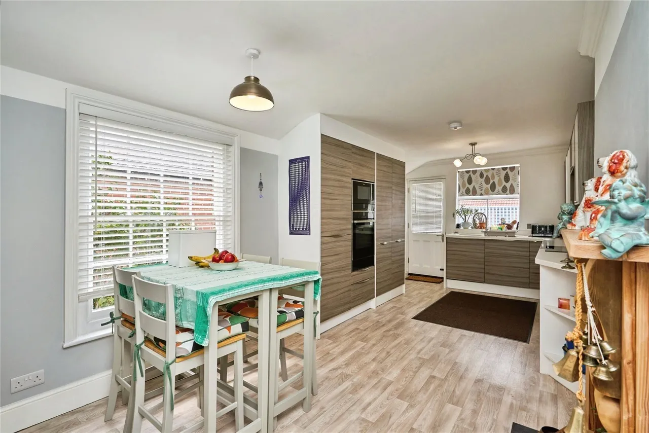Carisbrooke Road, Newport, PO30, photo 5
