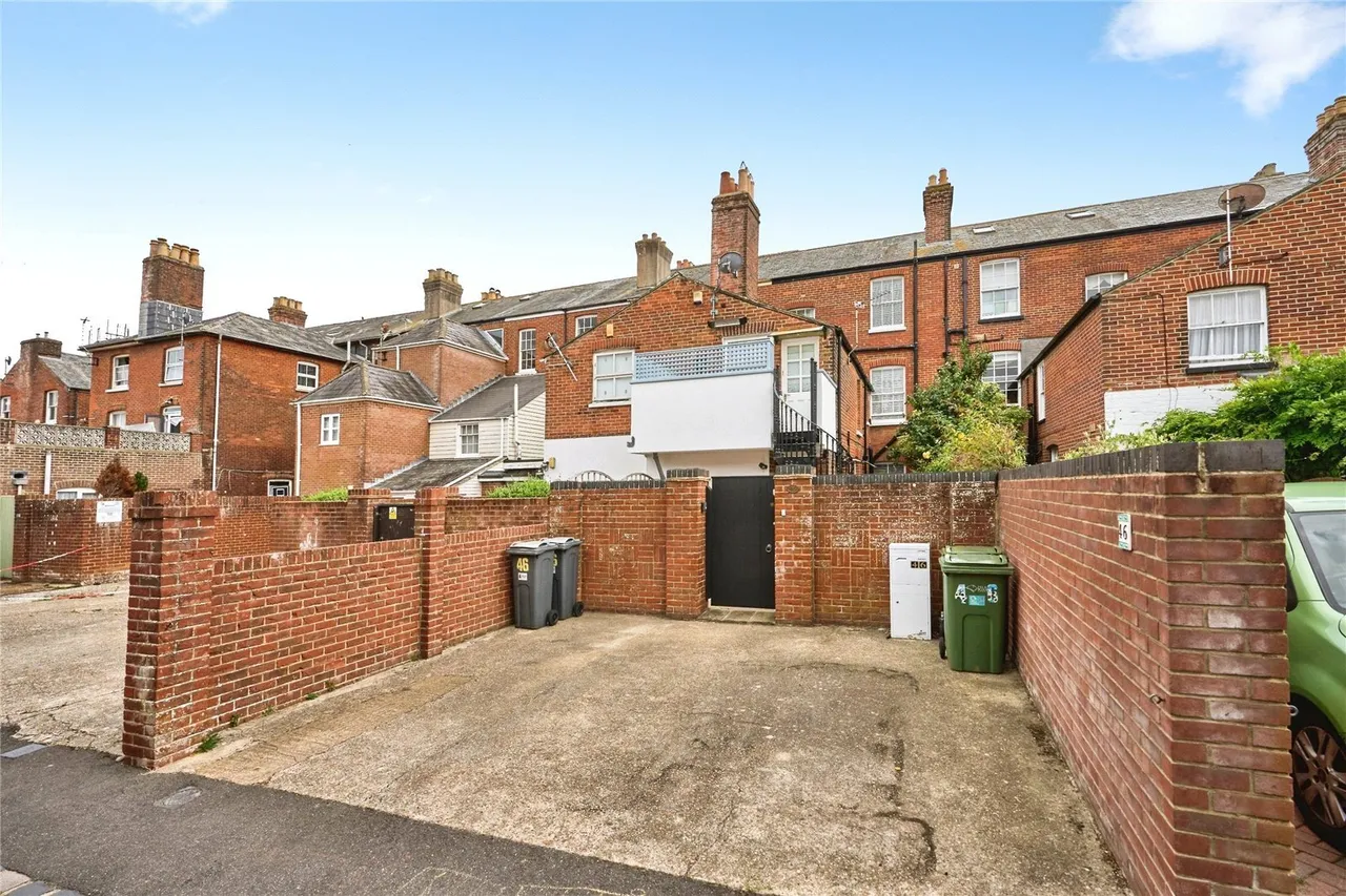 Carisbrooke Road, Newport, PO30, photo 20