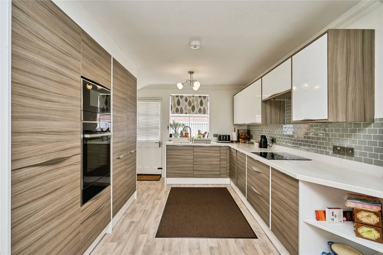 Carisbrooke Road, Newport, PO30, photo 4