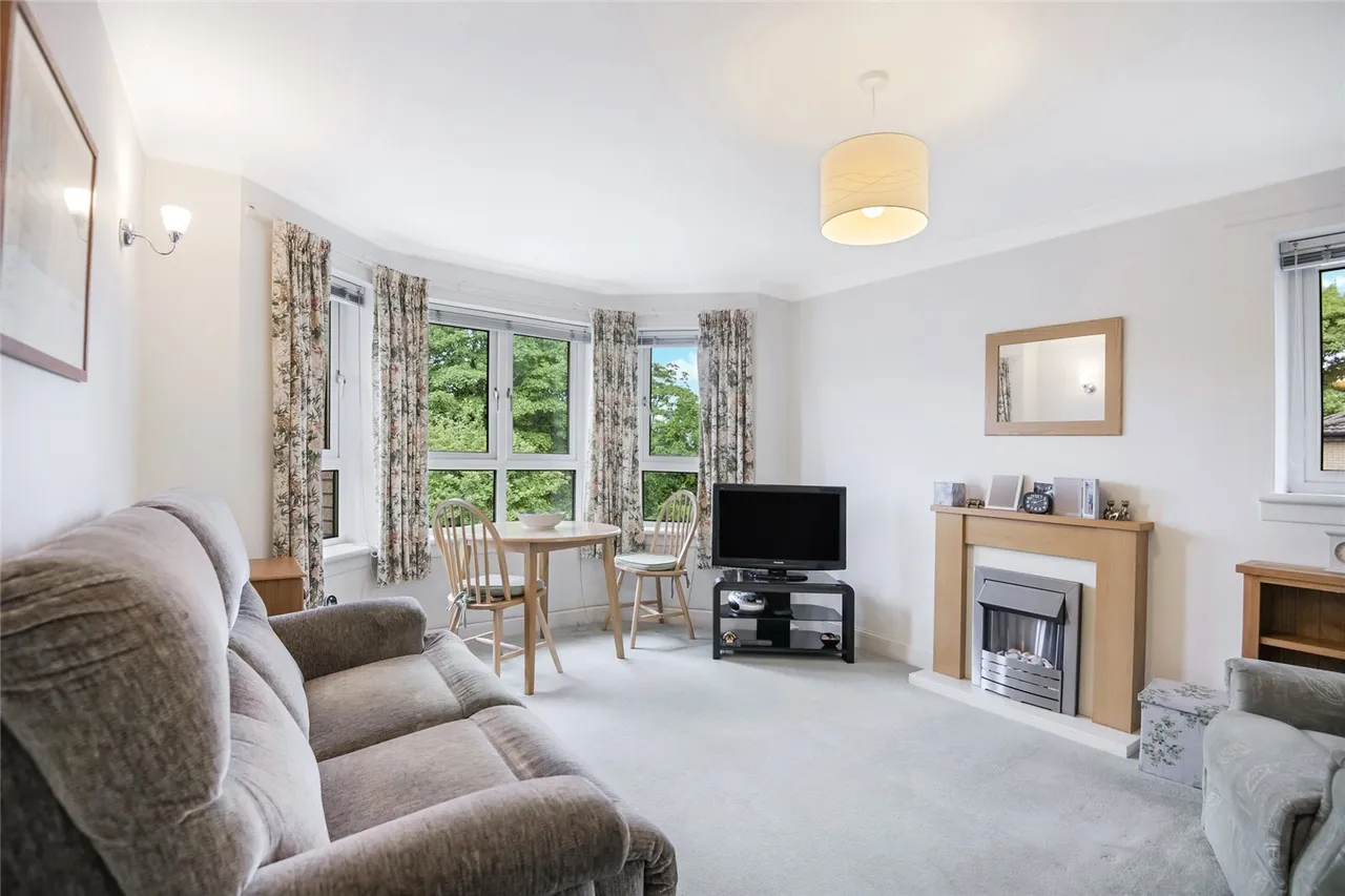 Crathes Court, Hazelden Gardens, Glasgow, East Renfrewshire, G44, photo 3