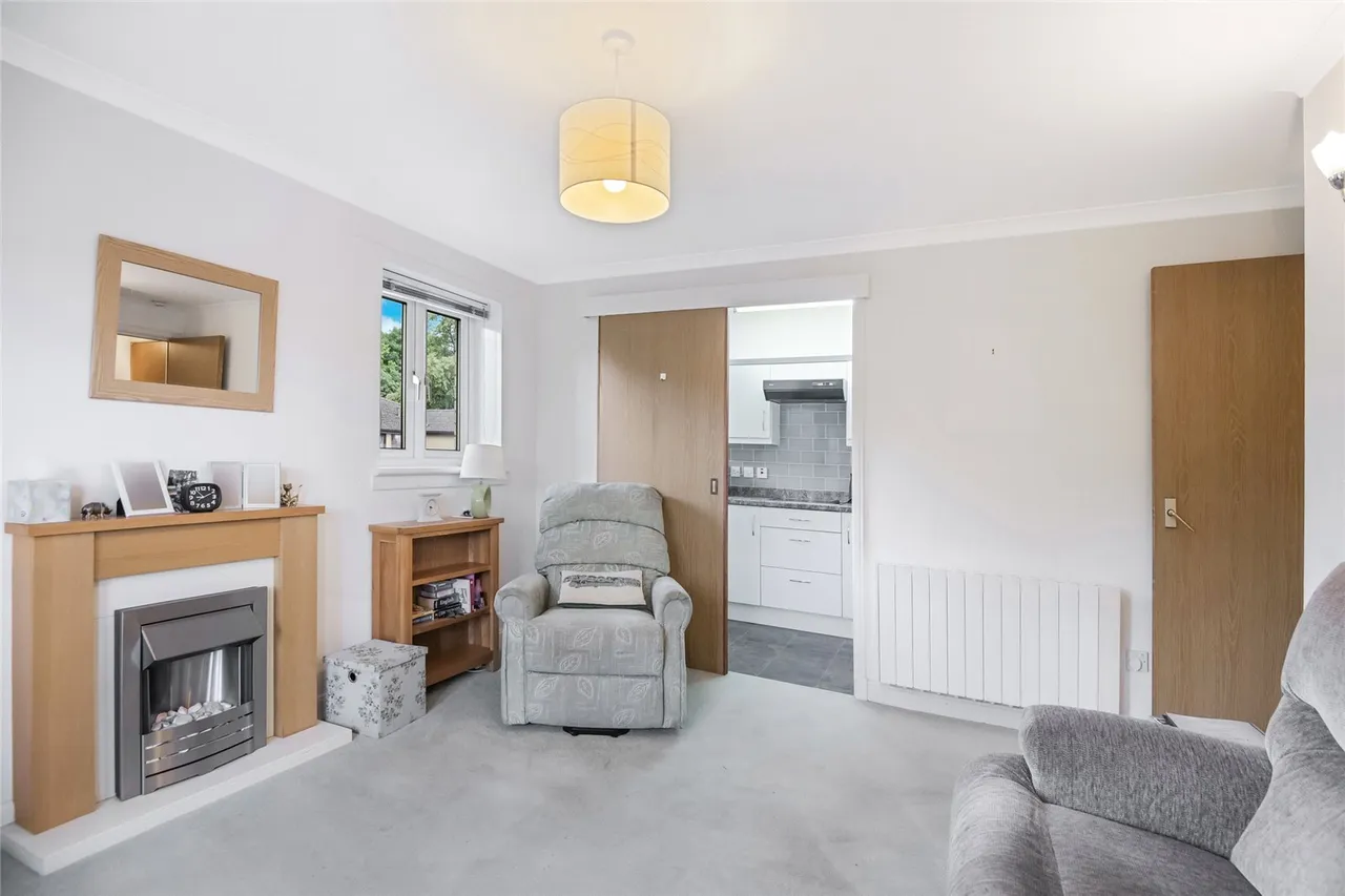 Crathes Court, Hazelden Gardens, Glasgow, East Renfrewshire, G44, photo 2