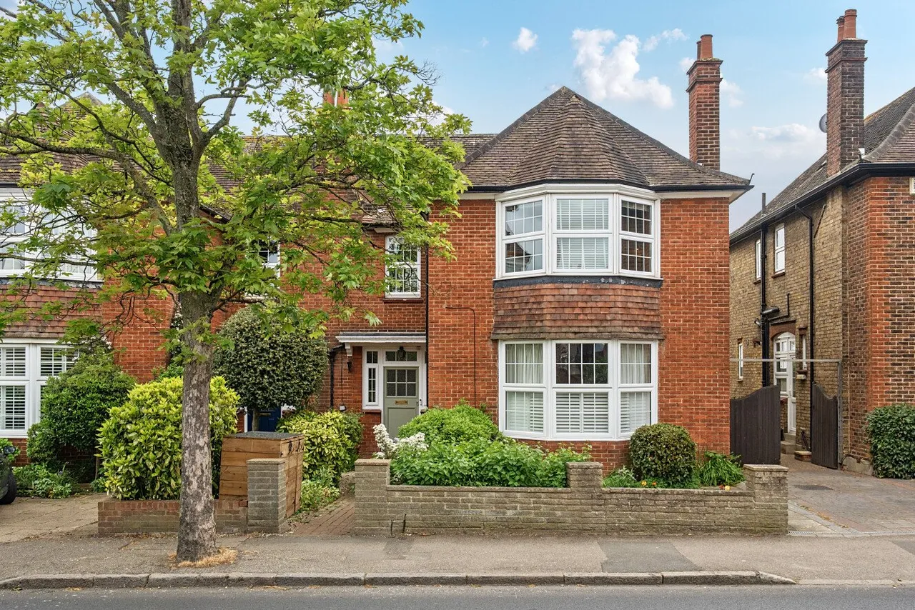 2 bed flat for sale — Grand Drive, Raynes Park, London, SW20