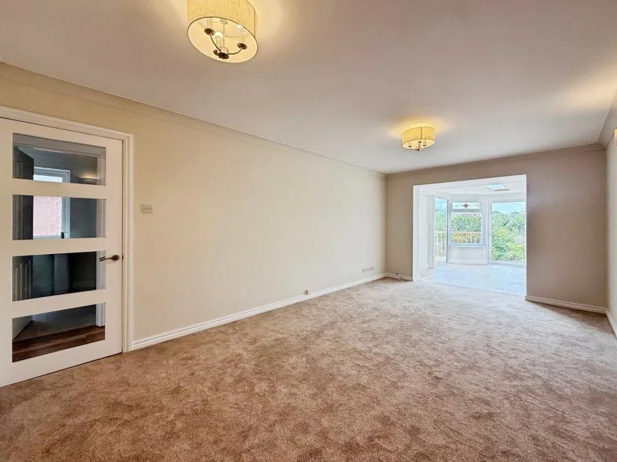 Old Wokingham Road, Crowthorne, RG45, photo 2