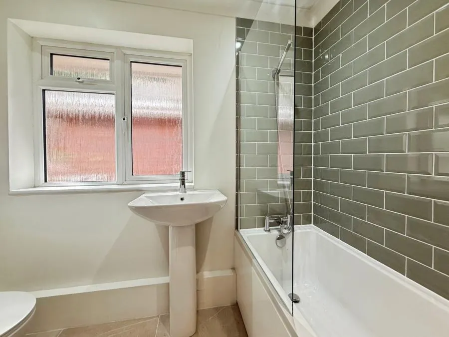 Old Wokingham Road, Crowthorne, RG45, photo 21