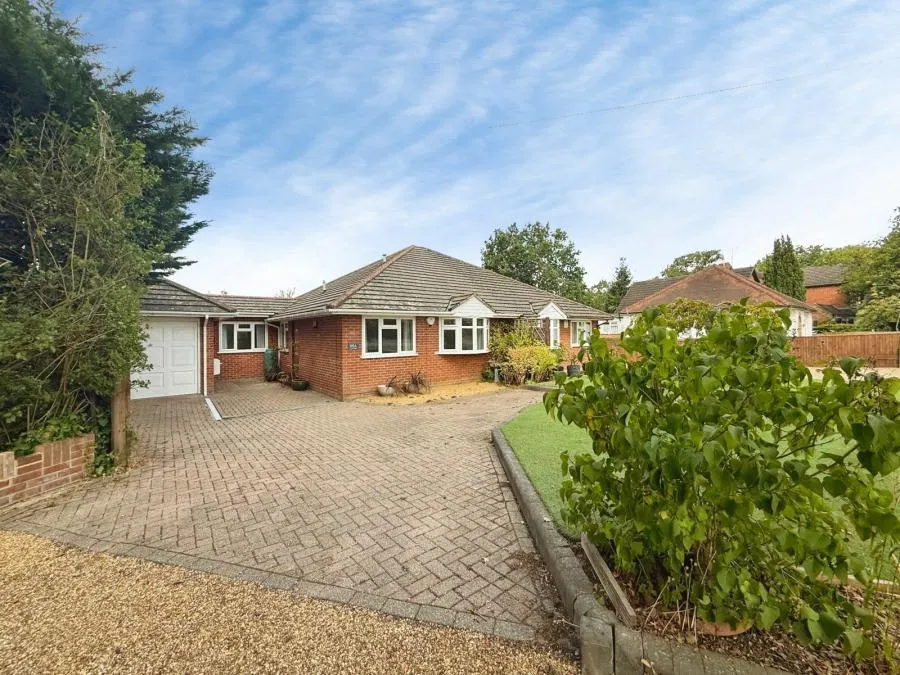 3 bed house for sale, Old Wokingham Road, Crowthorne, RG45