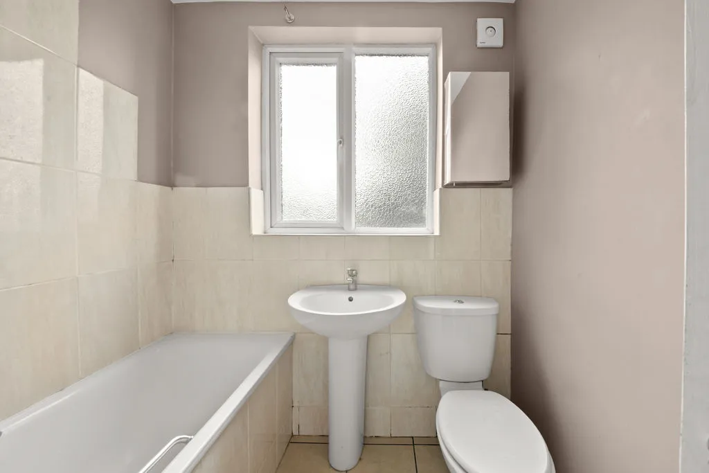 Reading Road, Northolt, UB5, photo 9