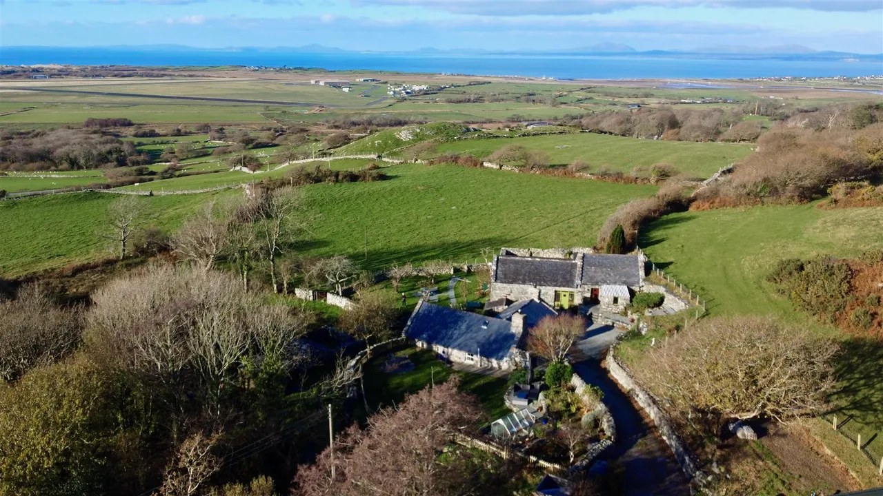 5 bed house for sale, Gilfach Goch, Llanbedr, LL45