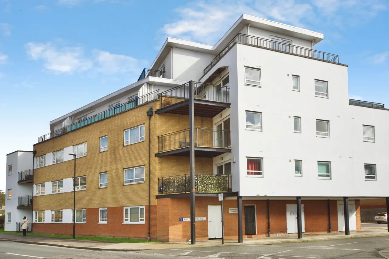 2 bed flat for sale — Elderberry Way, East Ham, London, E6