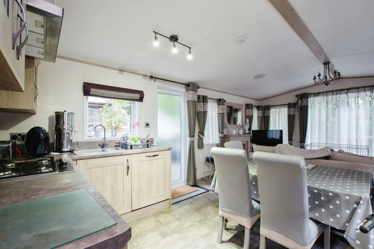 Sandyballs, Godshill, SP6, photo 5
