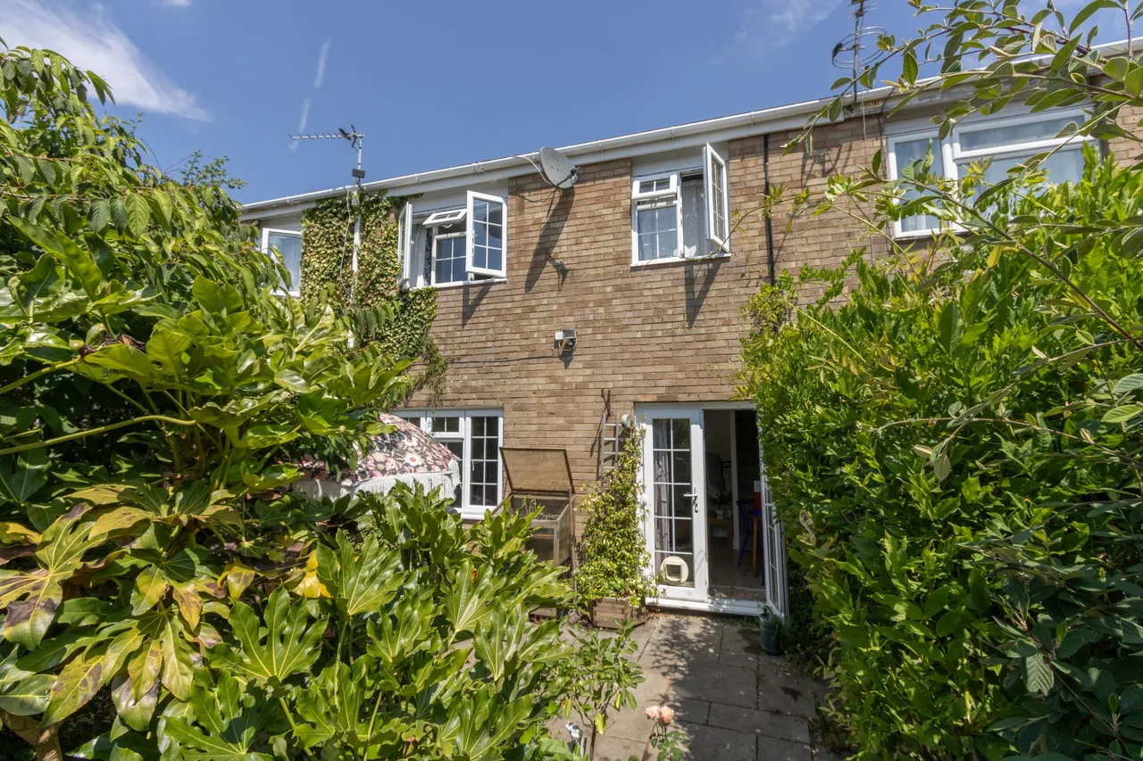 Mitchell Avenue, Hartley Wintney, Hook, RG27 8HF, photo 9