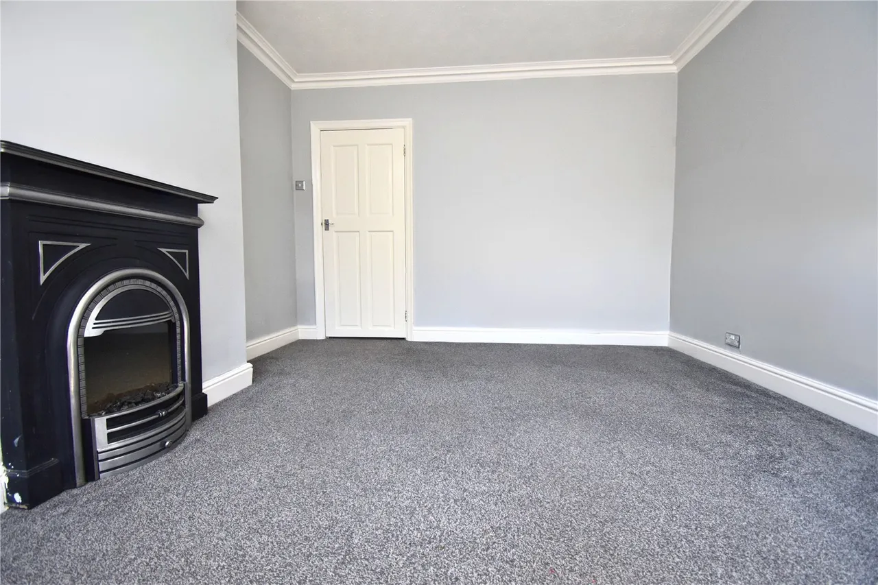 Ash Road, Aldershot, Hampshire, GU12 4EZ, photo 2
