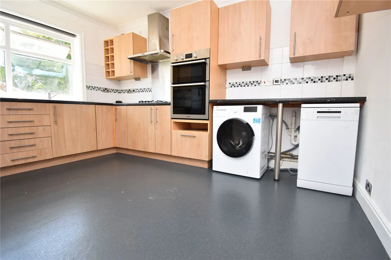 Ash Road, Aldershot, Hampshire, GU12 4EZ, photo 4