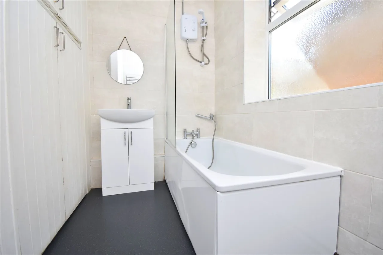 Ash Road, Aldershot, Hampshire, GU12 4EZ, photo 8