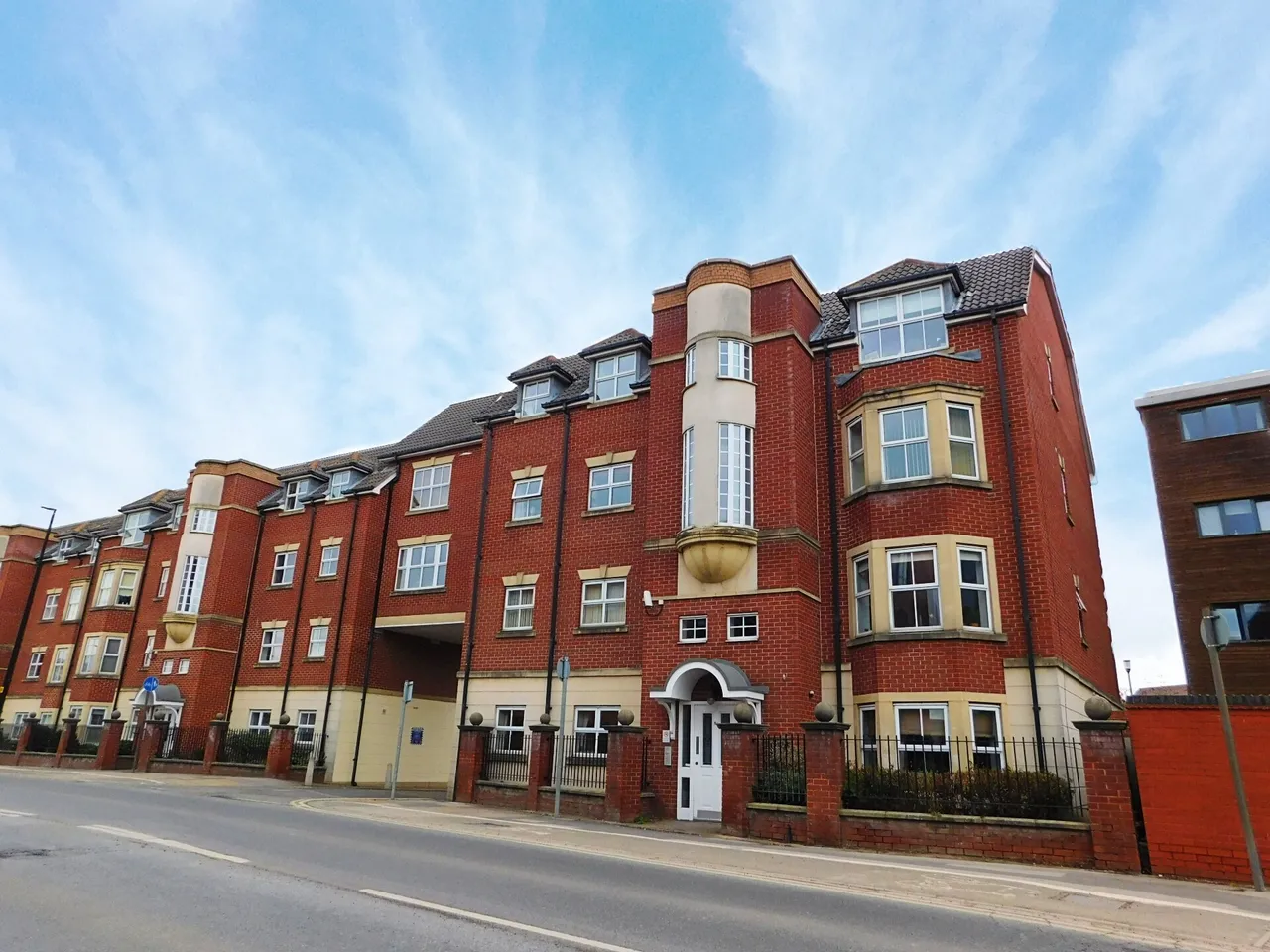 2 bed flat to rent, Merchants Court, YO31
