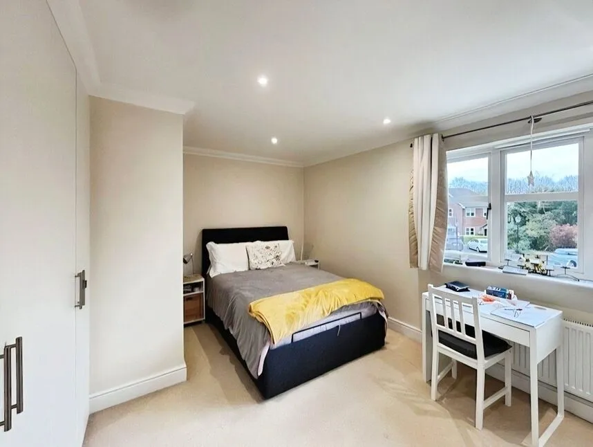 Albany Place, Egham, Surrey, TW20, photo 8