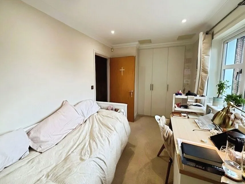 Albany Place, Egham, Surrey, TW20, photo 6