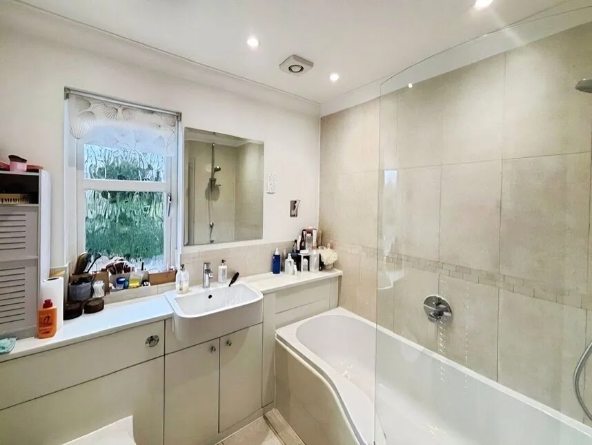 Albany Place, Egham, Surrey, TW20, photo 10