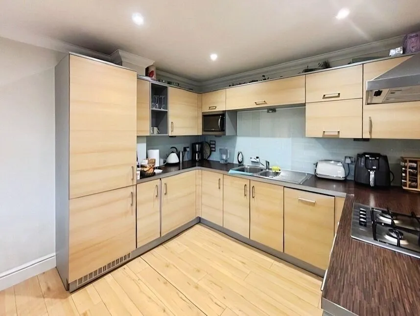 Albany Place, Egham, Surrey, TW20, photo 5