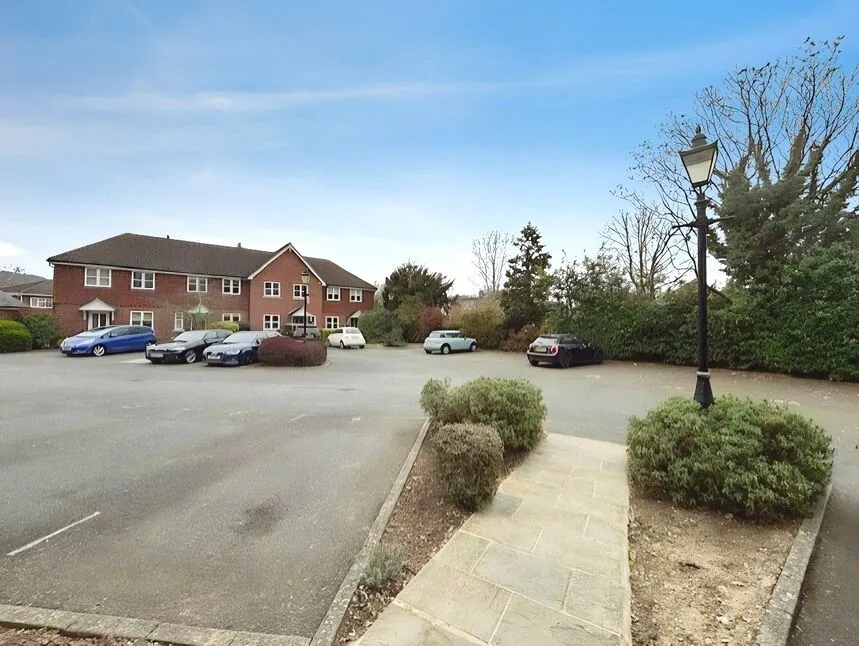 Albany Place, Egham, Surrey, TW20, photo 11