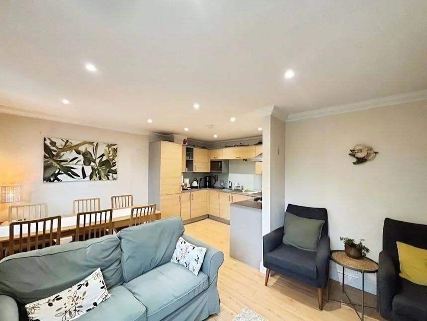 Albany Place, Egham, Surrey, TW20, photo 4