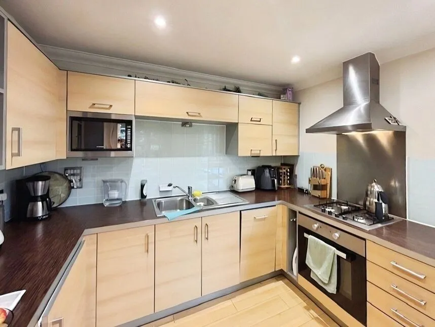 Albany Place, Egham, Surrey, TW20, photo 3