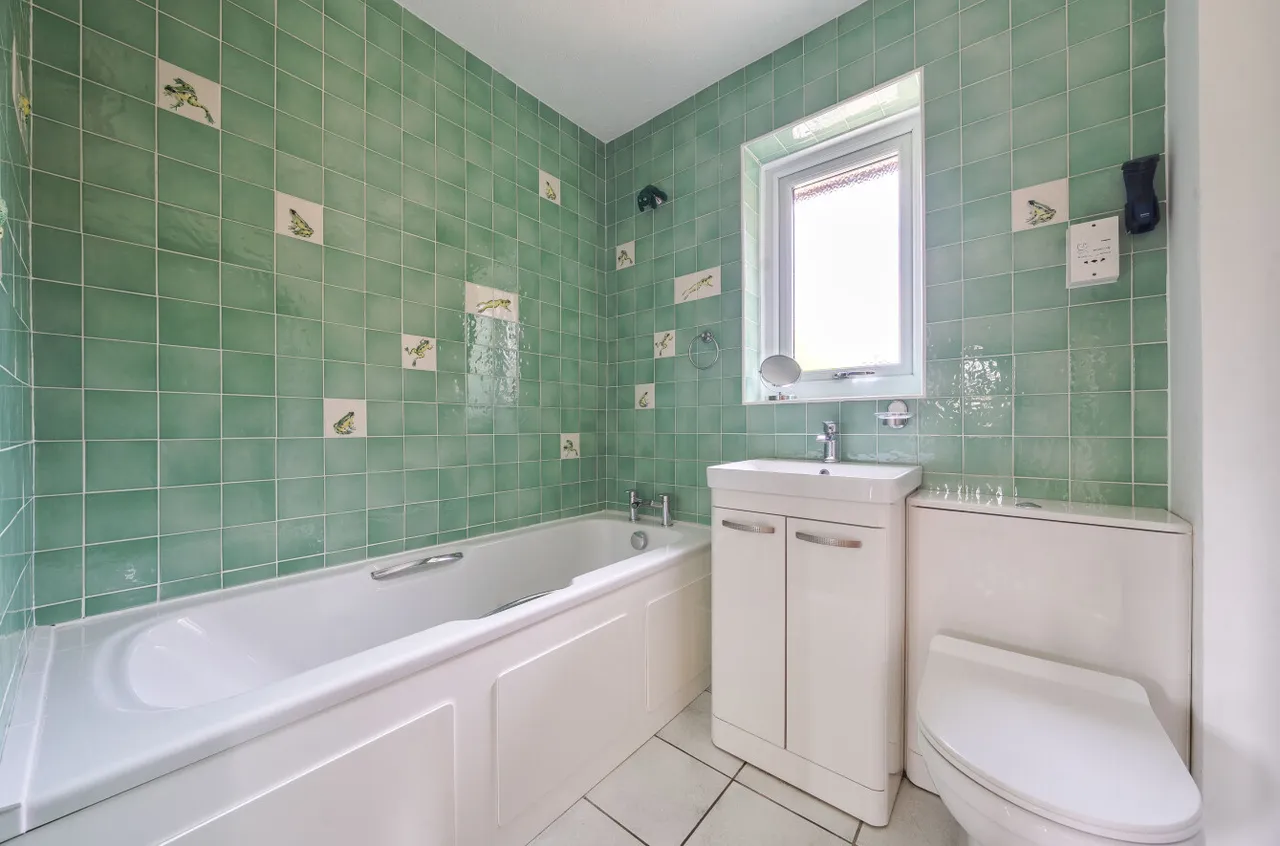 Furzehall Avenue, Fareham, PO16, photo 13